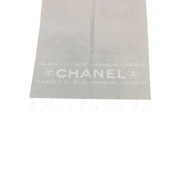 CHANEL GREY / IVORY 31 RUE CAMBON PARIS FRINGED LARGE CASHMERE SCARF - Picture 8 of 8